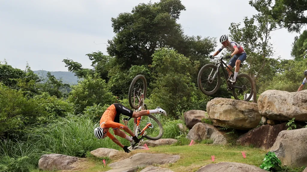 Pád Mathieu van der Poela