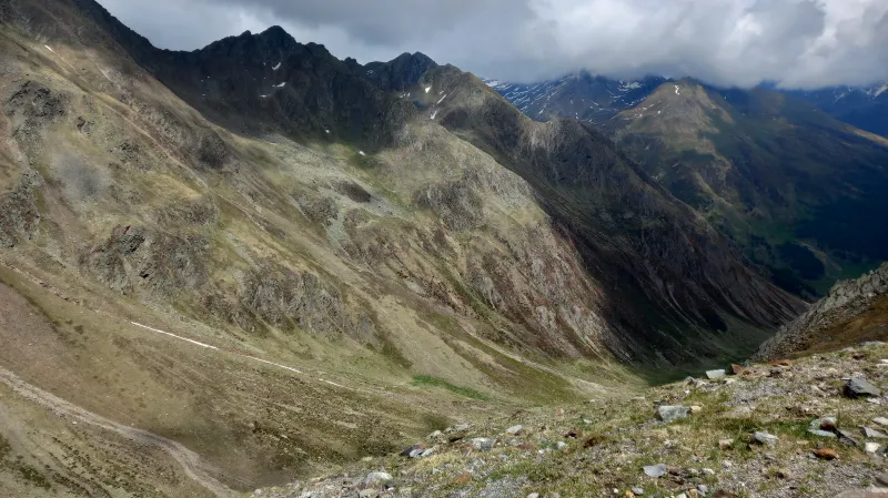 Pohled do hlubin z Passo Rombo (Timmelsjochu)