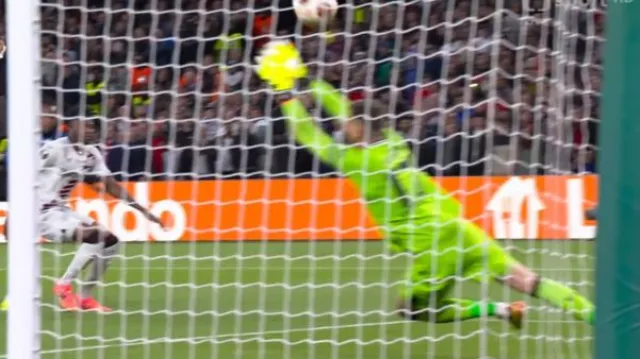 Gól v utkání Bergamo – Leverkusen: Lookman – 3:0 (76. min.)