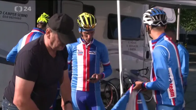 Cyklisté si v Bergenu vyzkoušeli trať silničního závodu