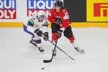 Owen Power z Kanady v utkání proti Norsku