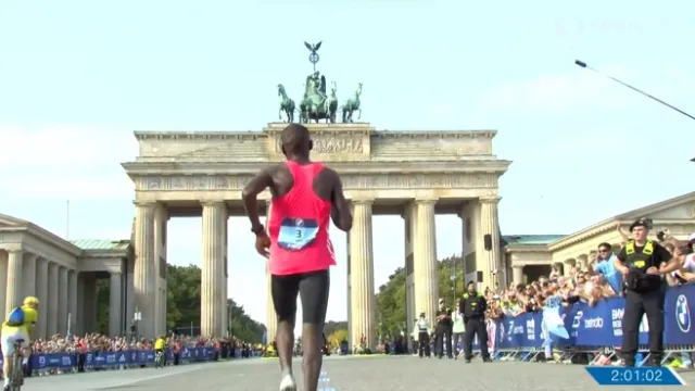 Sestřih závěru maratonu v Berlíně