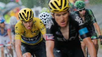 Geraint Thomas před Chrisem Froomem