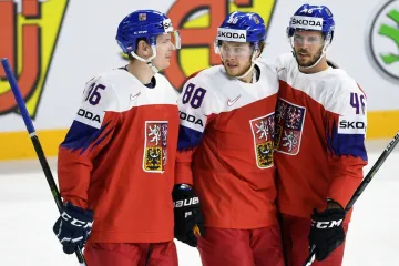 Radost českých hokejistů. Zleva Jakub Krejčík, David Pastrňák a David Krejčí