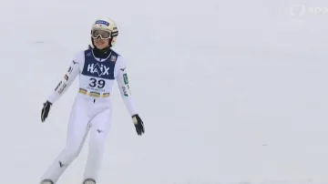 Závěr závodu skokanek na lyžích na velkém můstku na SP v Oslu