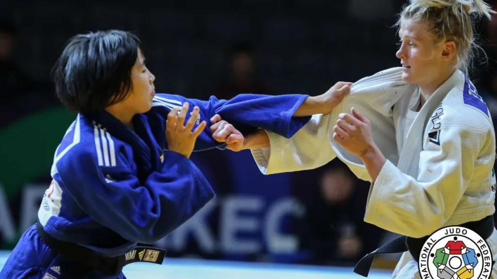 Judistka Věra Zemanová (vpravo)