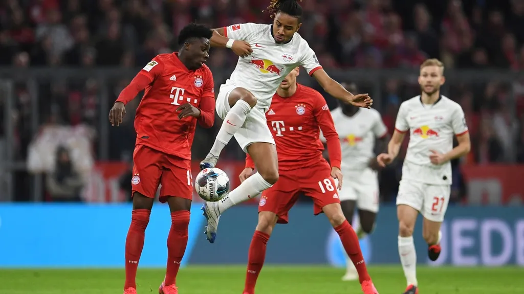 Christopher Nkunku z Lipska v utkání s Bayernem