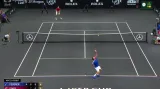 Moment utkání Isner - Federer: Neproměněné mečboly Američana