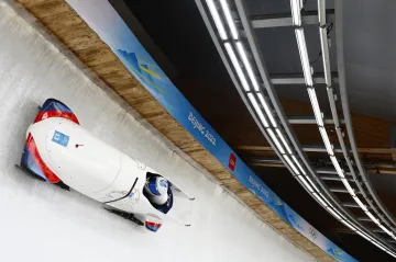 Český dvojbob s pilotem Dominikem Dvořákem