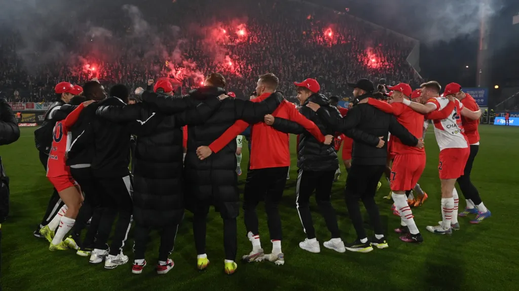 Slávisté na hřišti i v hledišti se radují ze zisku mistrovského titulu