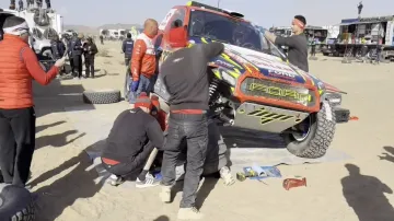 Dakar pokračuje dvoudenní etapou