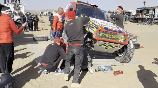 Dakar pokračuje dvoudenní etapou