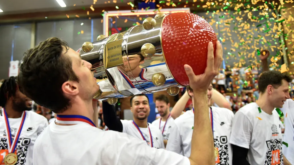 Jiří Welsch s pohárem 