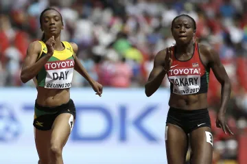 Joyce Zakaryová (vpravo)