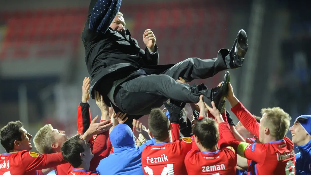 Pavel Vrba se svetrem dostává hobla