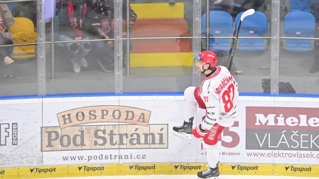 Michal Kovařčík se raduje z gólu v Hradci