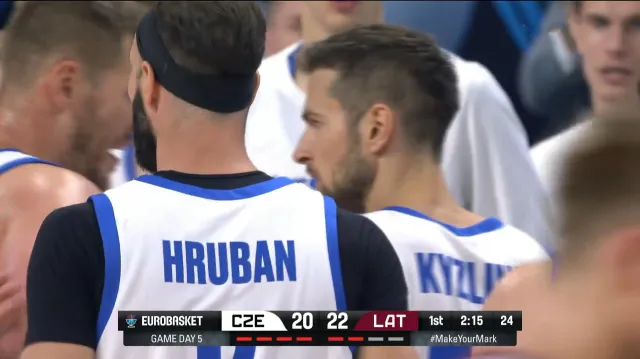 Čeští basketbalisté v duelu s Lotyšskem snižují na 20:22