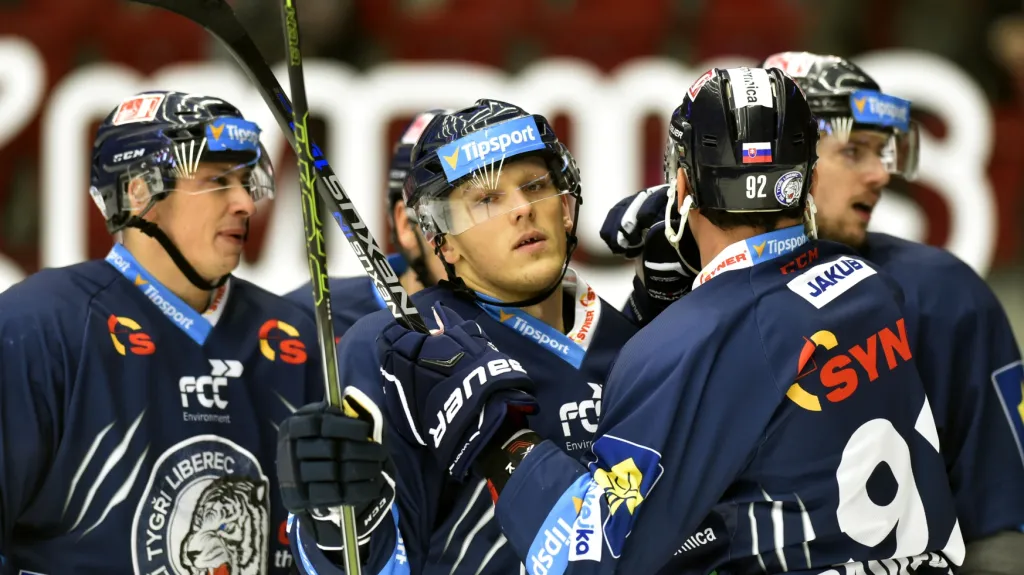 Hokejisté Liberce se radují ze vstřelené branky