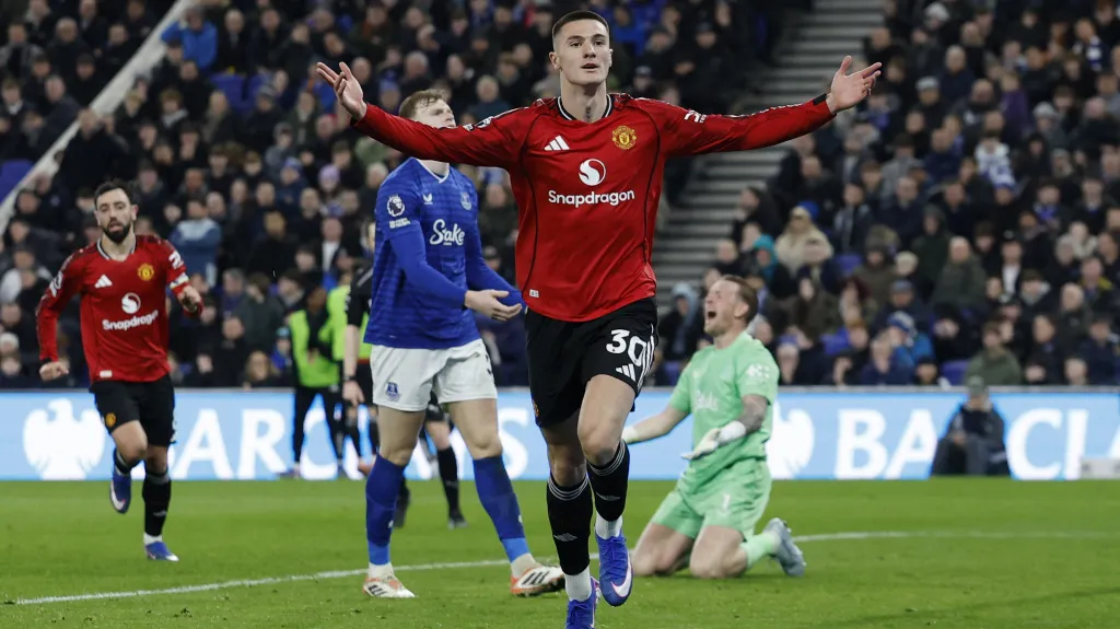Benjamin Šeško slaví gól Manchesteru United proti Evertonu