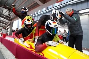 Německý čtyřbob se raduje z olympijského triumfu