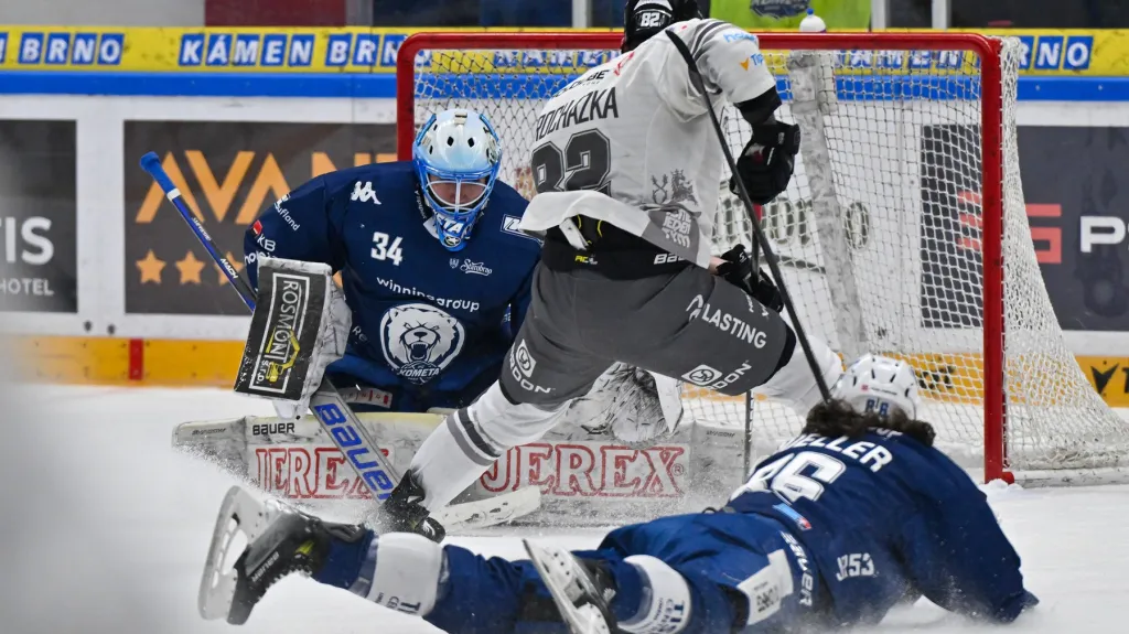 Ondřej Procházka dává vítězný gól v prvním čtvrtfinále v Brně