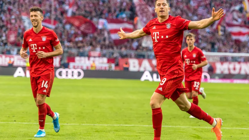 Robert Lewandowski slaví gól na 2:0 proti Unionu