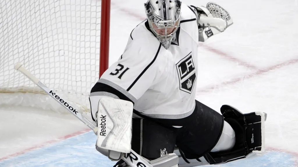 Brankář LA Kings Martin Jones