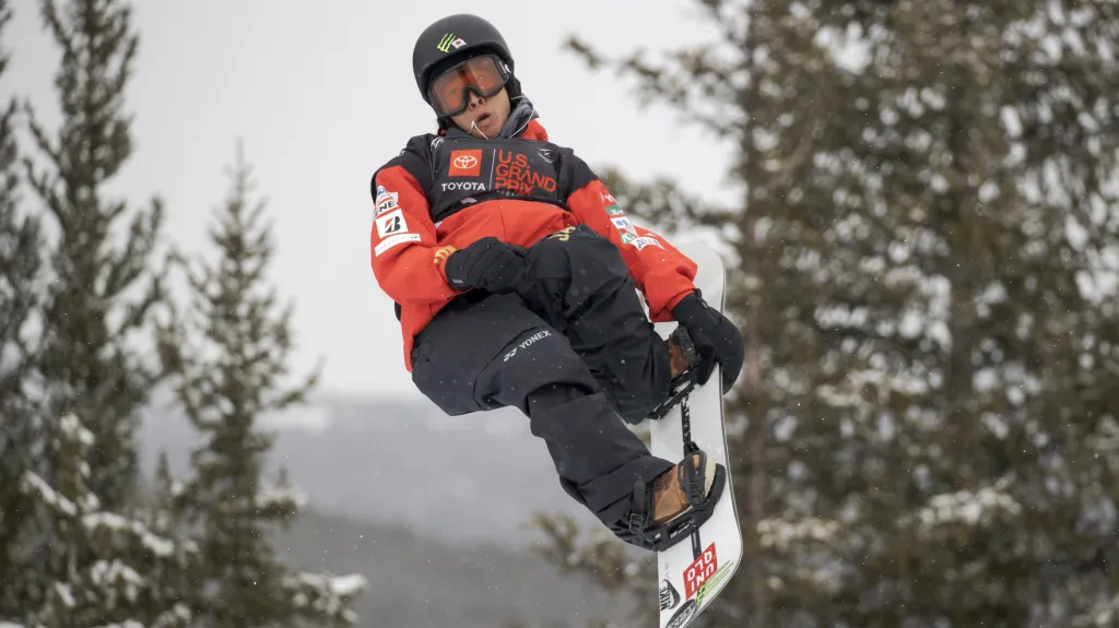 Japonský snowboardista Ayumu Hirano