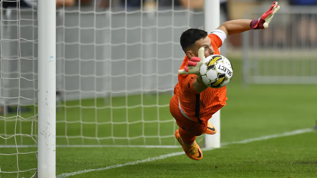 Olivier Vliegen z Liberce zasahuje 