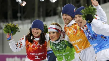 České biatlonové kvarteto pózuje fotografům