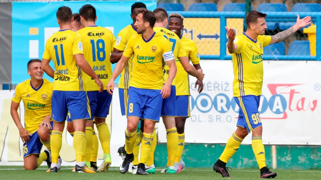 Fotbalisté Zlína se radují z gólu