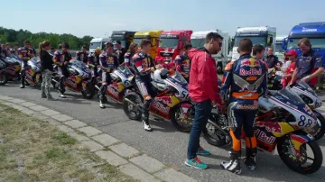 Jednotné motocykly i kombinézy? Ano, to je technická přejímka kategorie talentů Red Bull MotoGP