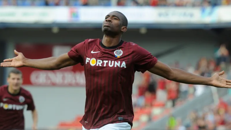 Leonard Kweuke slaví gól v dresu Sparty