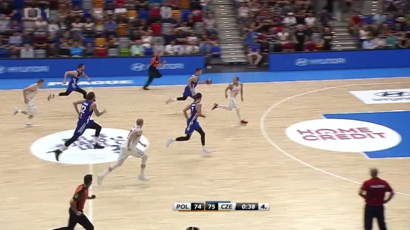 Basketbalisté porazili na domácím turnaji v Praze i Polsko