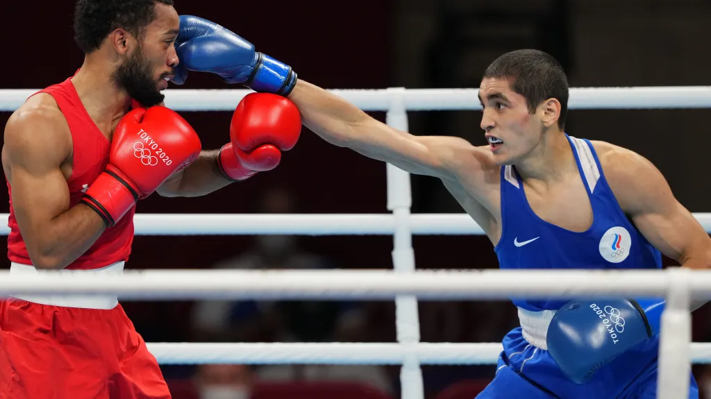 Albert Batyrgazijev v souboji s Duke Raganem