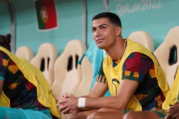 Cristiano Ronaldo na lavičce během mistrovství světa v Kataru