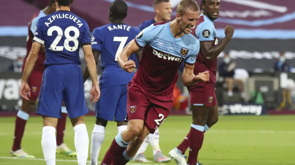 Tomáš Souček slaví premiérovou branku v dresu West Hamu