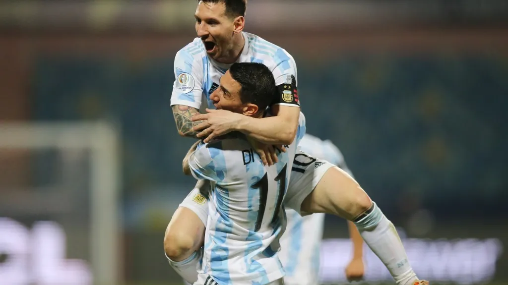 Lionel Messi se raduje z branky