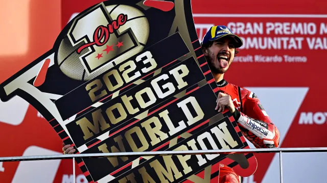 Ital Bagnaia vyhrál ve Valencii a obhájil titul v MotoGP
