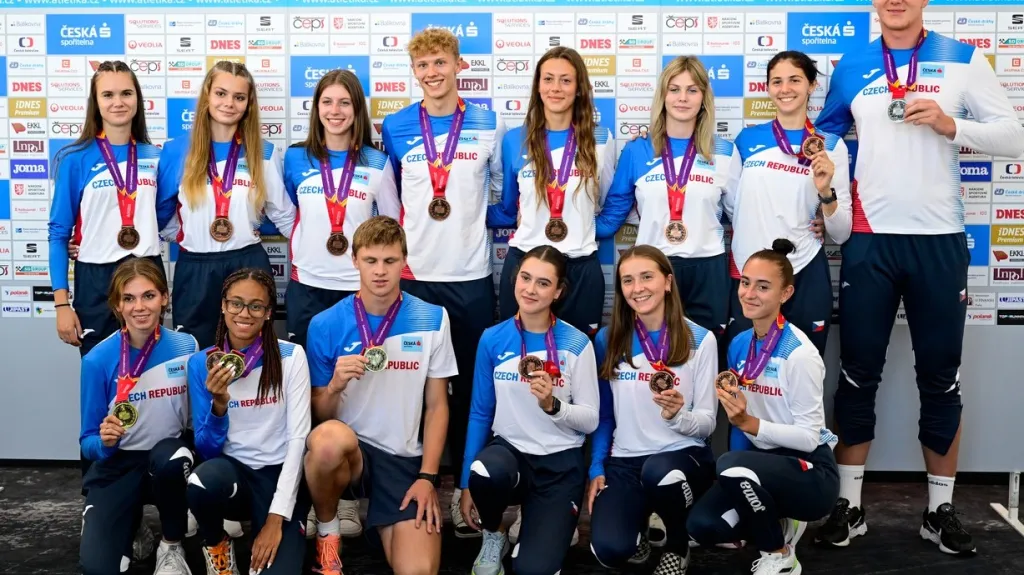 Junioři s medailemi z atletického ME