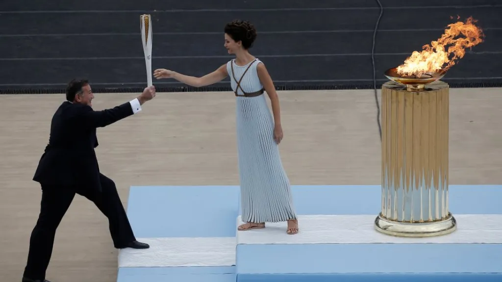 Předání olympijské pochodně