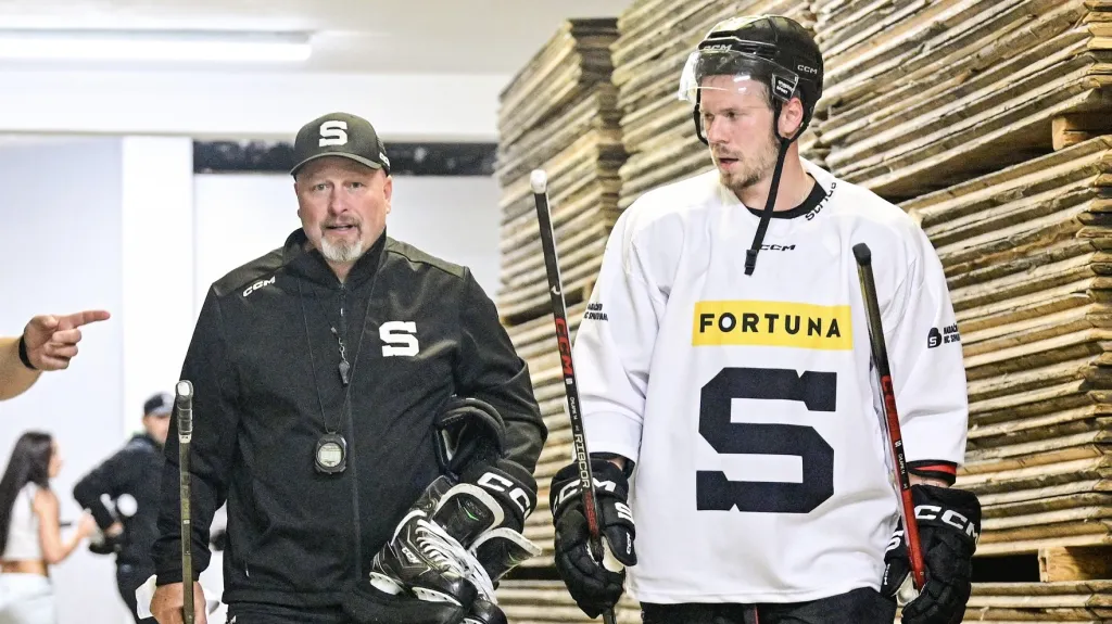 Trenér Sparty Patrik Augusta s kapitánem Filipem Chlapíkem
