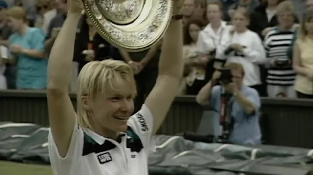 Novotná dosáhla na jediný grandslamový titul v singlu z Wimbledonu před 25 lety