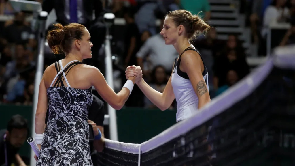 Karolína Plíšková (vpravo) s Agnieszkou Radwaňskou