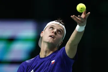 Jakub Menšík v zápase proti Pablu Carreňovi