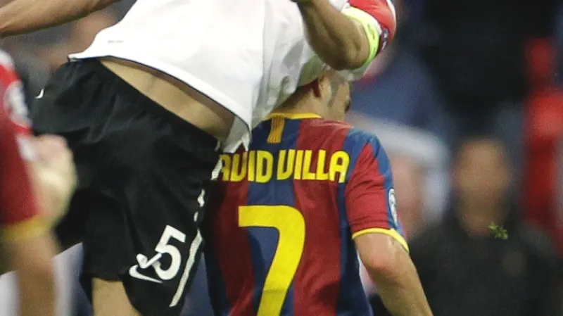 Nemanja Vidic (Manchester) a David Villa (Barcelona)