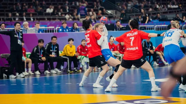 Korejky využívají krize českých házenkářek a poprvé v zápase se ujímají vedení