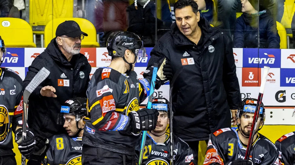 Vladimír Růžička na střídačce Litvínova