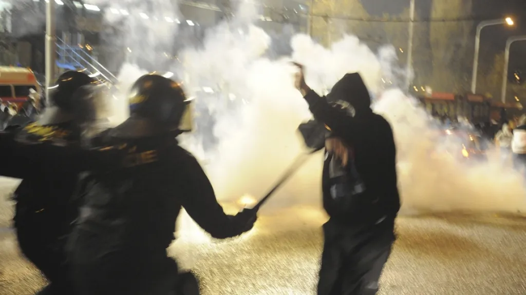 Nepokoje u stadionu Baníku