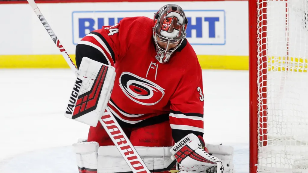 Petr Mrázek v brance Caroliny